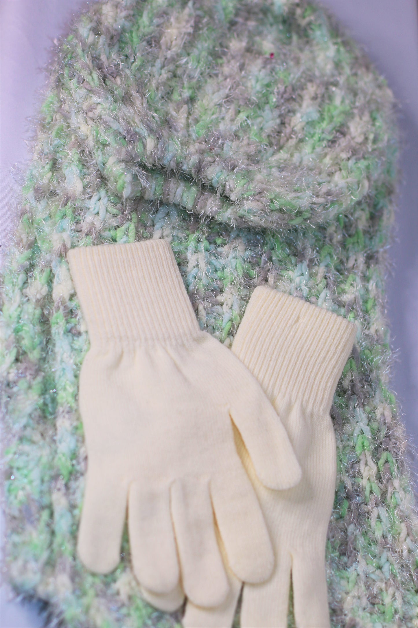 Jacquelyn Smith 3 Piece Hat-Gloves=Scarf Set